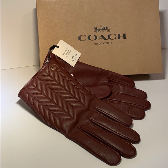 Coach Quilted Sculpted Leather Tech Gloves Wine - Picture 2 of 8